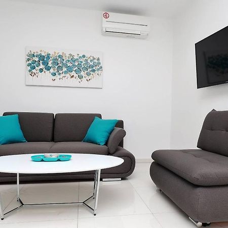 Apartmani "Villa Barbara" โนวาลยา ภายนอก รูปภาพ