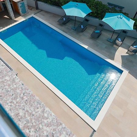 Apartmani "Villa Barbara" โนวาลยา ภายนอก รูปภาพ