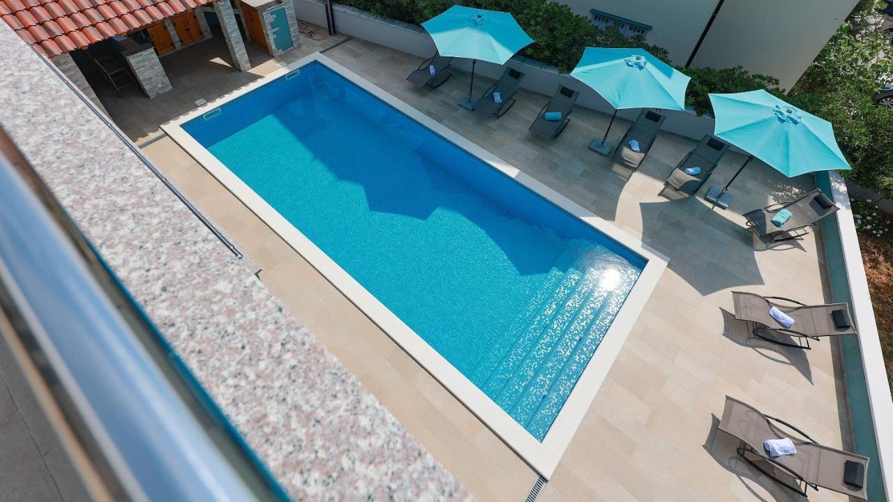 Apartmani "Villa Barbara" โนวาลยา ภายนอก รูปภาพ