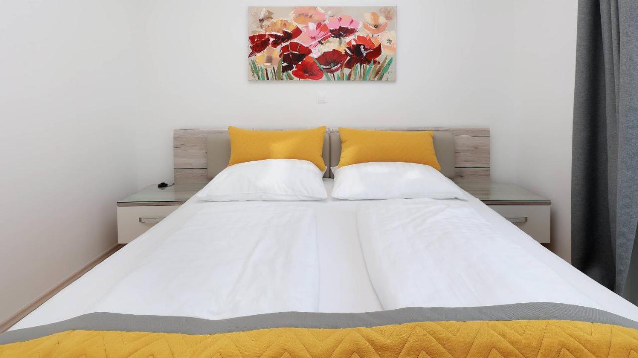 Apartmani "Villa Barbara" โนวาลยา ภายนอก รูปภาพ