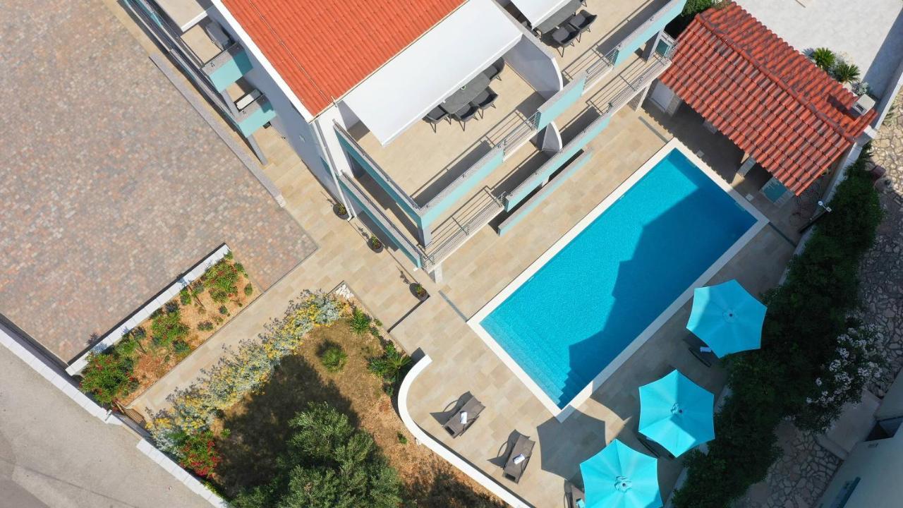 Apartmani "Villa Barbara" โนวาลยา ภายนอก รูปภาพ