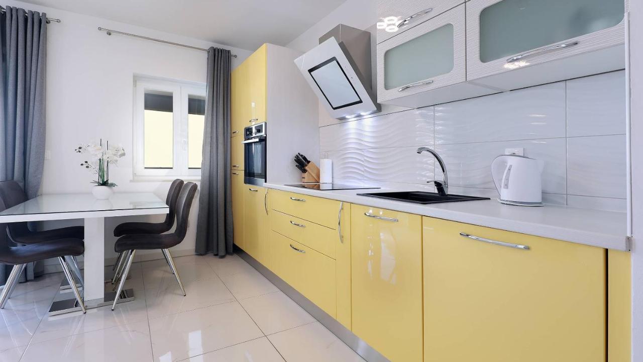 Apartmani "Villa Barbara" โนวาลยา ภายนอก รูปภาพ