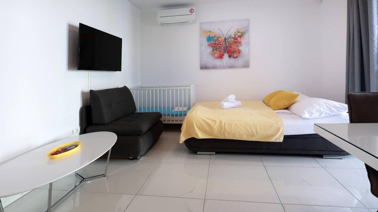 Apartmani "Villa Barbara" โนวาลยา ภายนอก รูปภาพ