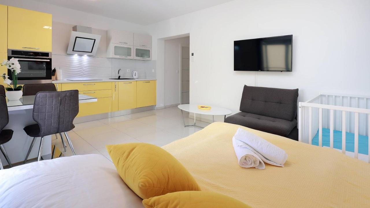 Apartmani "Villa Barbara" โนวาลยา ภายนอก รูปภาพ