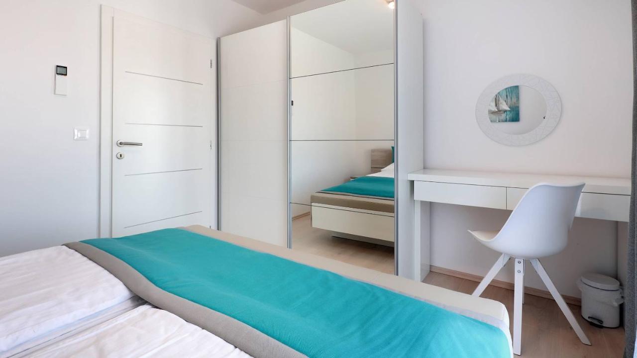 Apartmani "Villa Barbara" โนวาลยา ภายนอก รูปภาพ