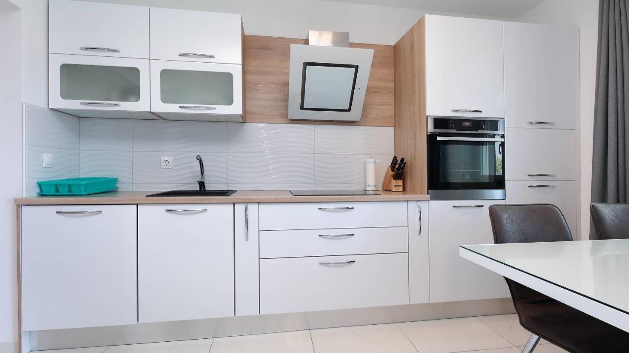Apartmani "Villa Barbara" โนวาลยา ภายนอก รูปภาพ