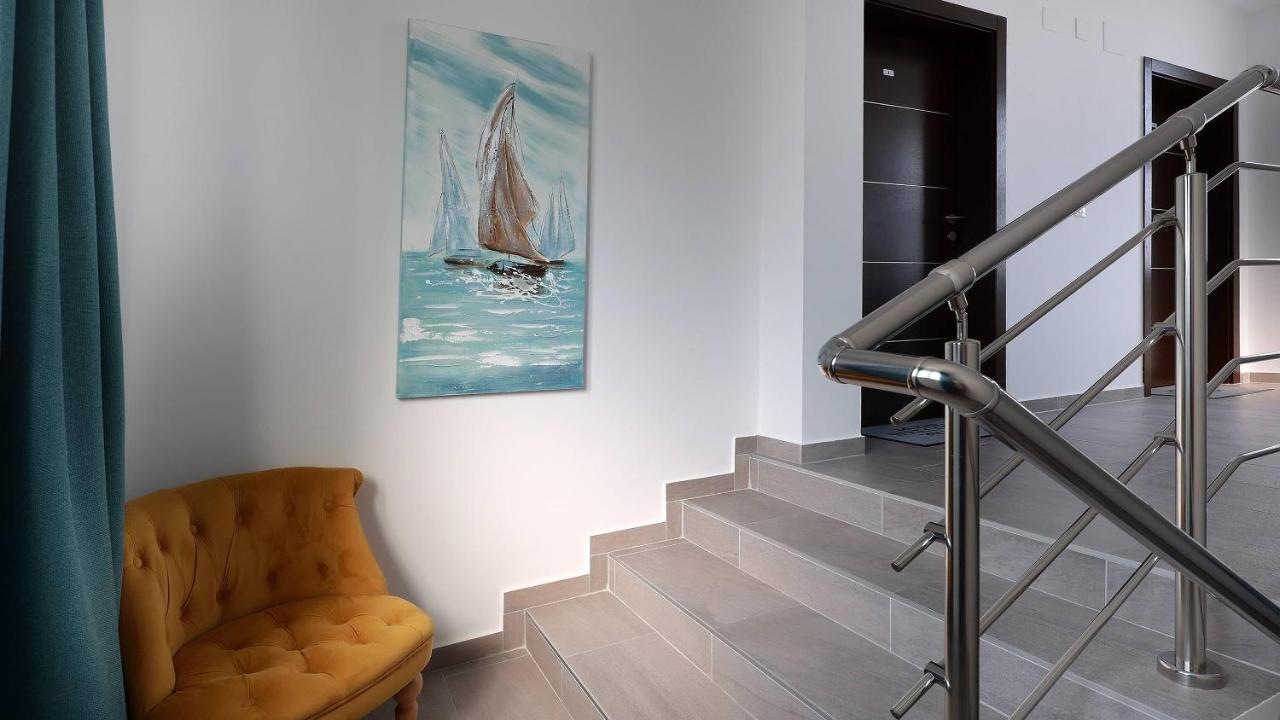 Apartmani "Villa Barbara" โนวาลยา ภายนอก รูปภาพ