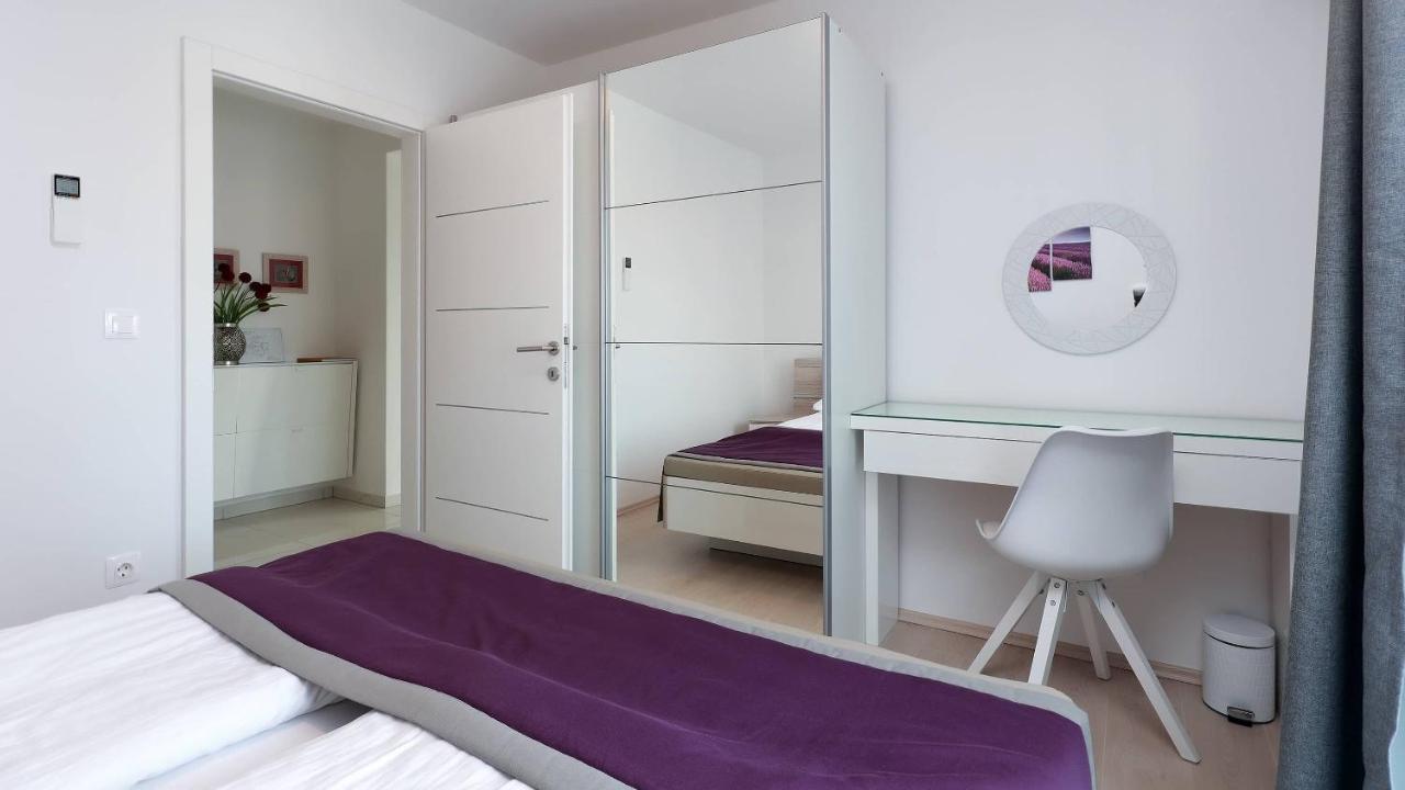 Apartmani "Villa Barbara" โนวาลยา ภายนอก รูปภาพ