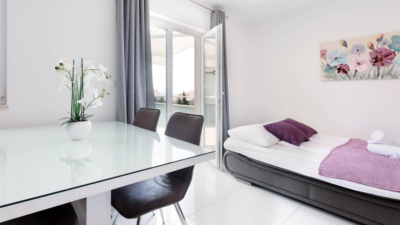 Apartmani "Villa Barbara" โนวาลยา ภายนอก รูปภาพ