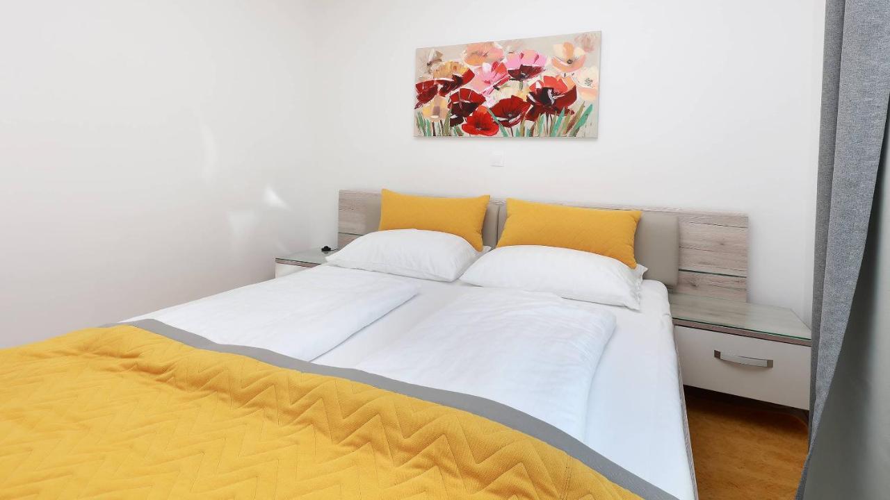 Apartmani "Villa Barbara" โนวาลยา ภายนอก รูปภาพ