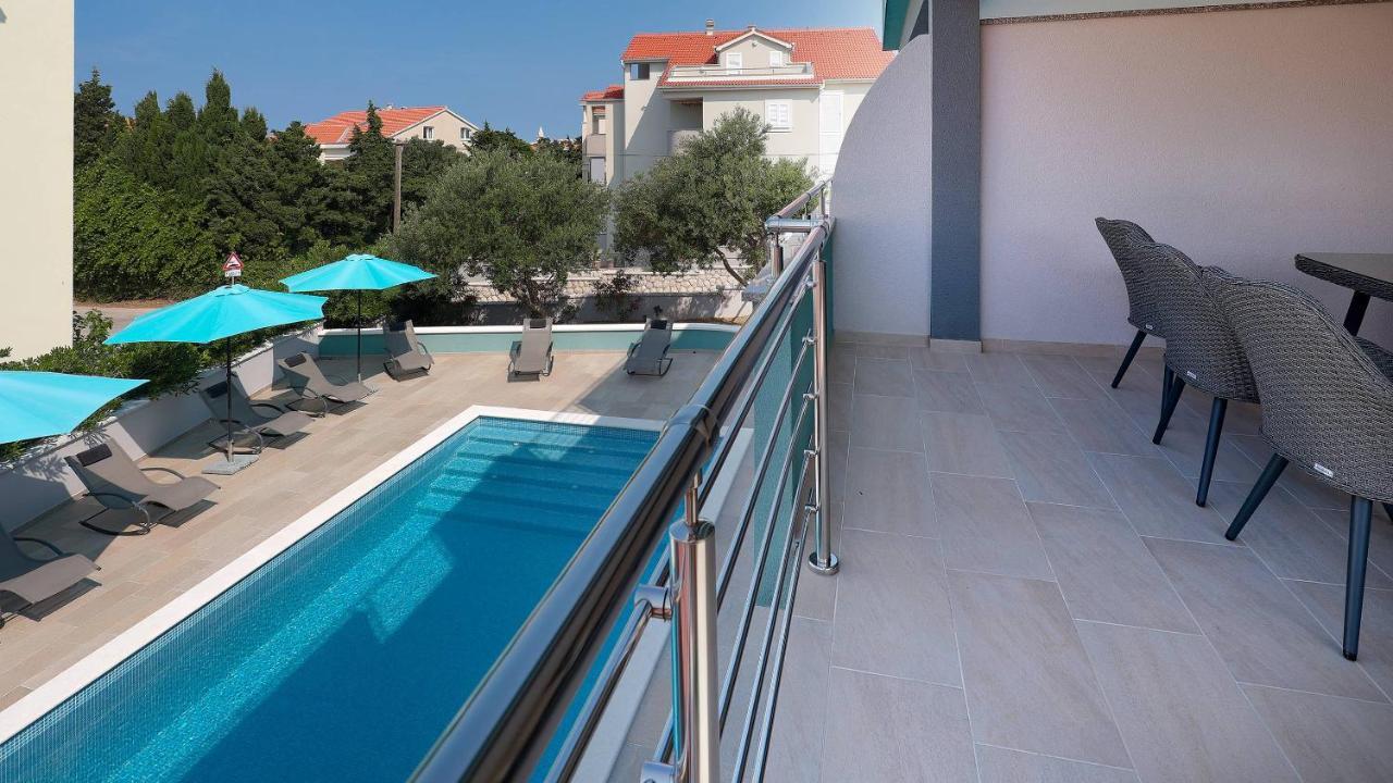 Apartmani "Villa Barbara" โนวาลยา ภายนอก รูปภาพ