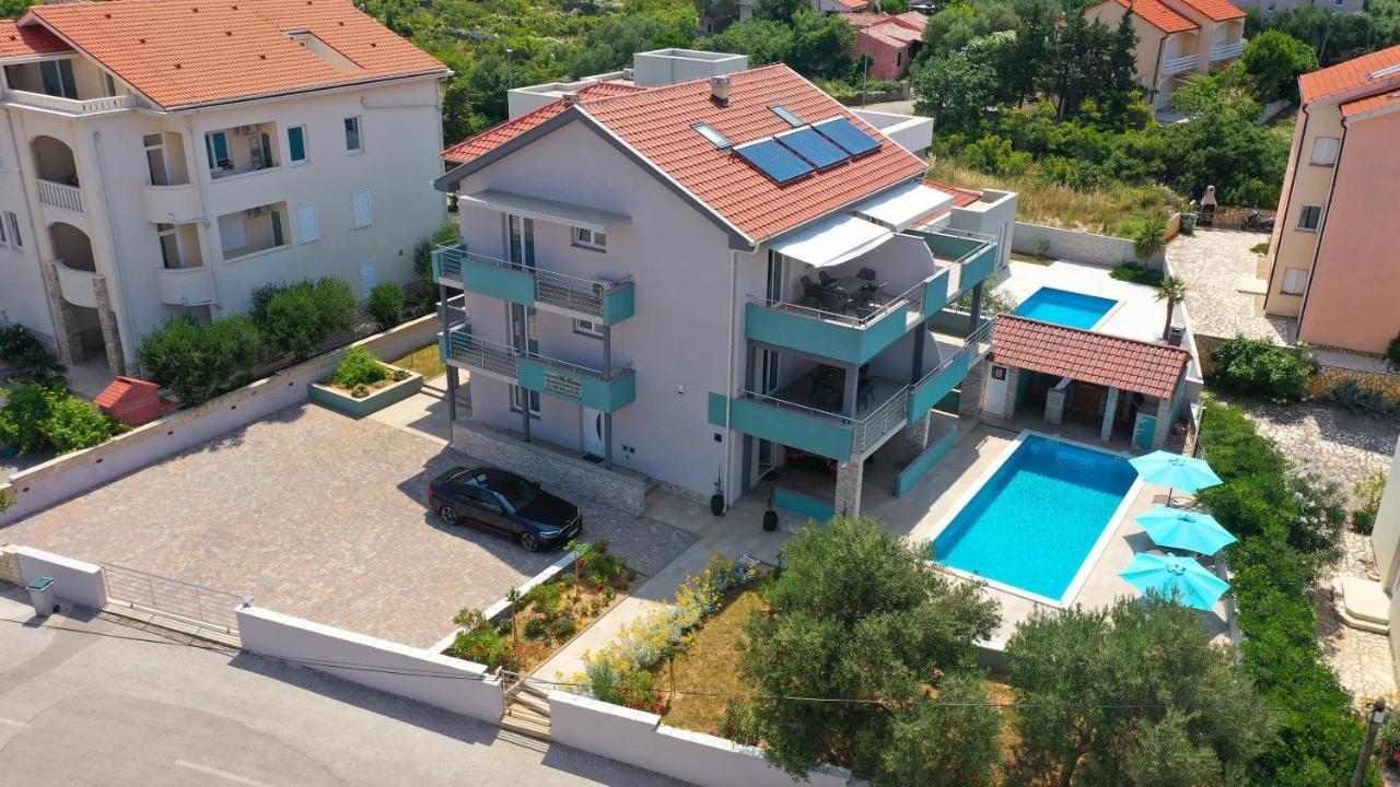 Apartmani "Villa Barbara" โนวาลยา ภายนอก รูปภาพ