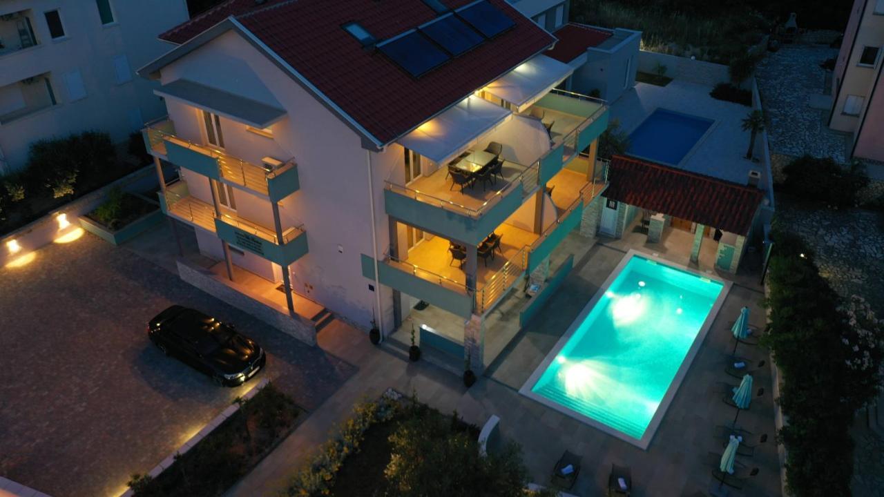 Apartmani "Villa Barbara" โนวาลยา ภายนอก รูปภาพ