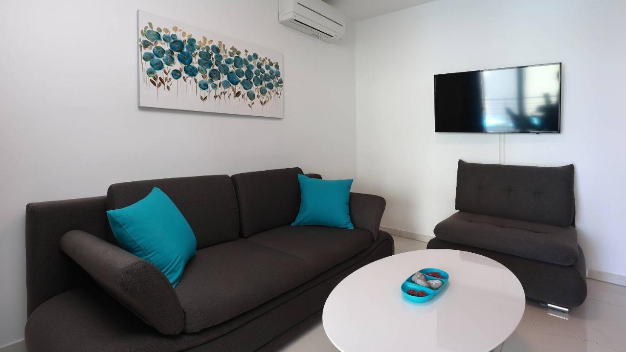 Apartmani "Villa Barbara" โนวาลยา ภายนอก รูปภาพ