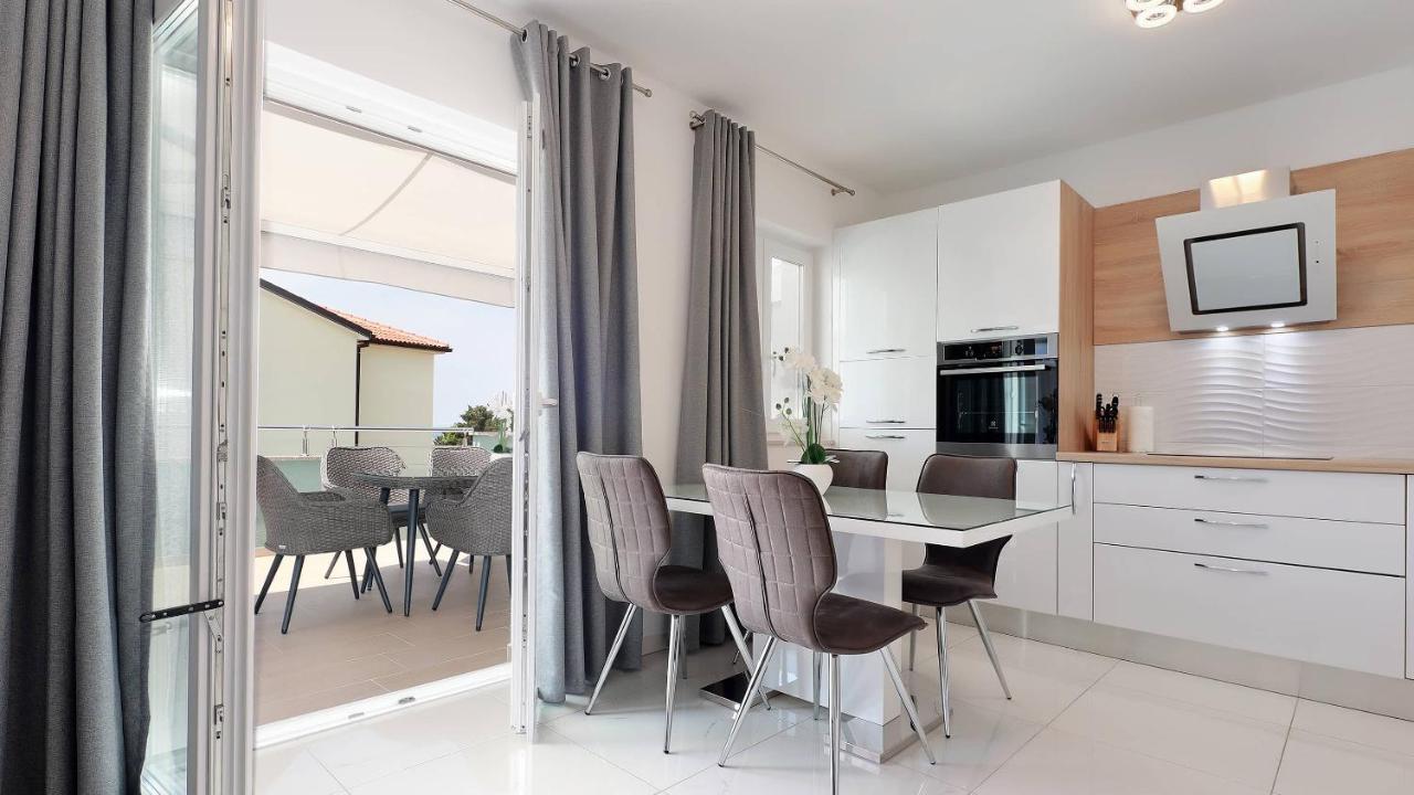 Apartmani "Villa Barbara" โนวาลยา ภายนอก รูปภาพ